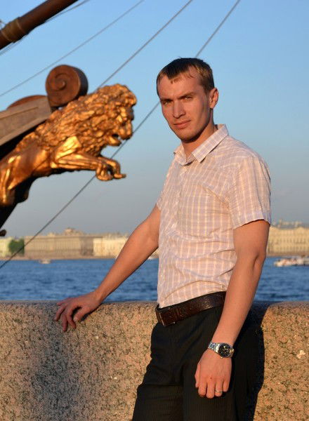 Максим Николаёнок