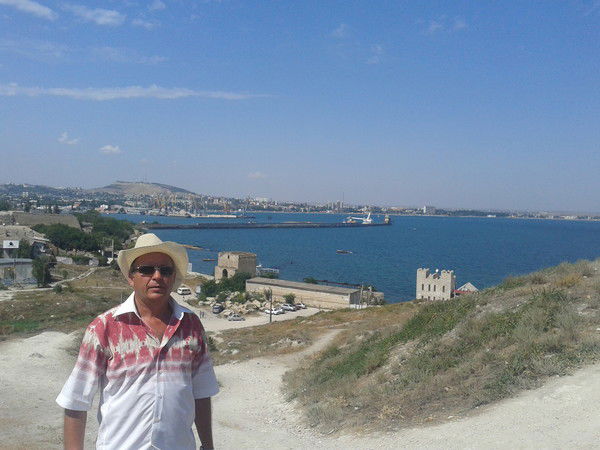 Александр Глухов