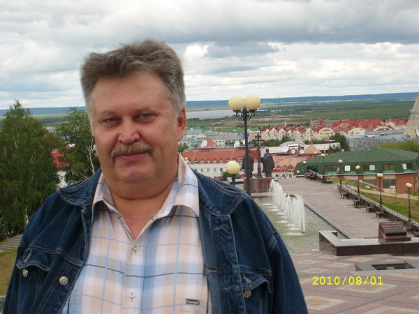 Олег Молодых