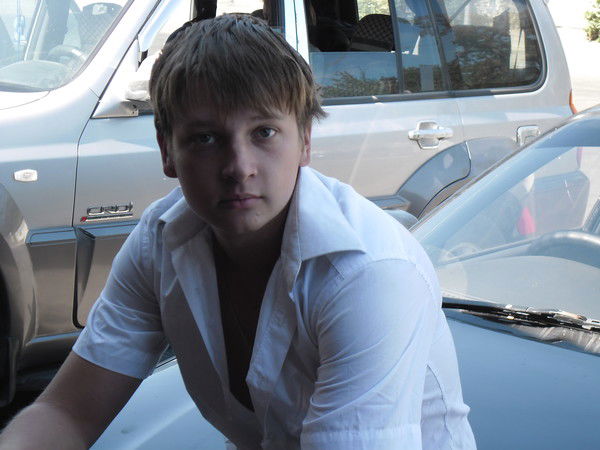 *konstant!n* Х(-_-)Х