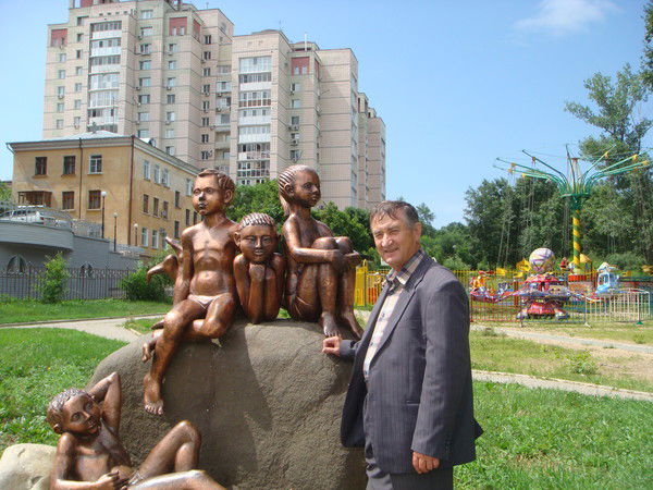 Владимир Лавров