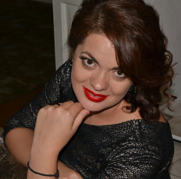 Анна Посторонко