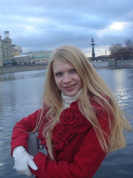 Аня Леонова