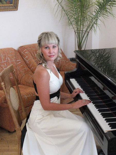 Елена Романова