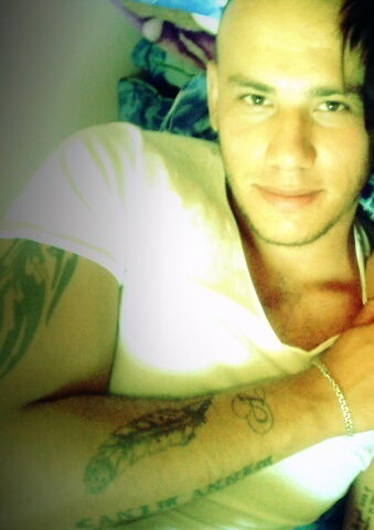 Kiss..kiss.. Pitbull