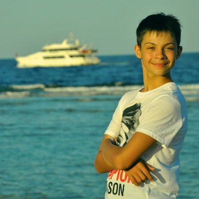 Влад Емельянов