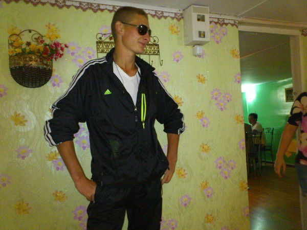 Толя Степанов