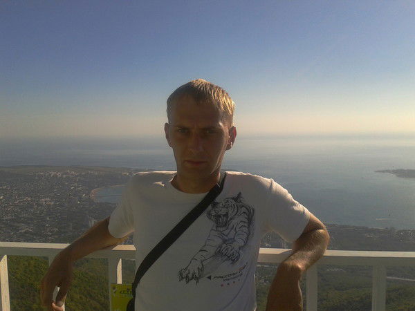 Анатолий Иванов