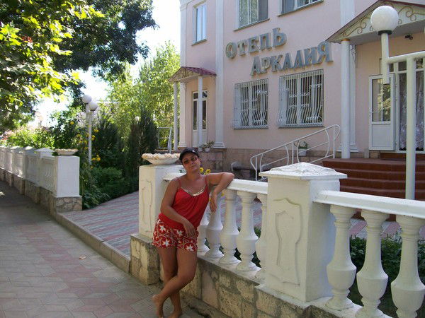 Лора Саакян