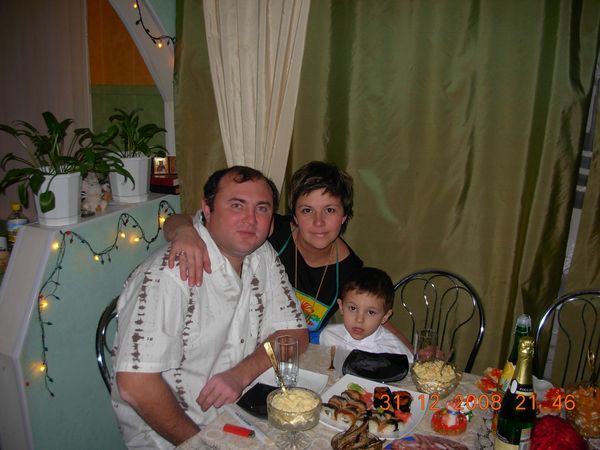 Лена Каменева