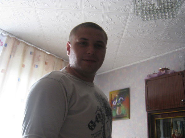 Максим Николаев