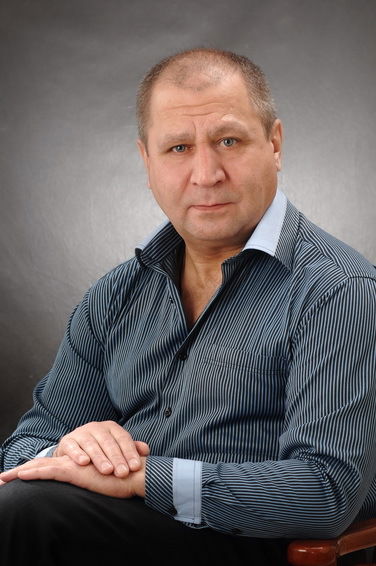 Александр Ефремов