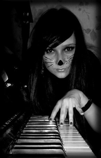 Девушка Скандал