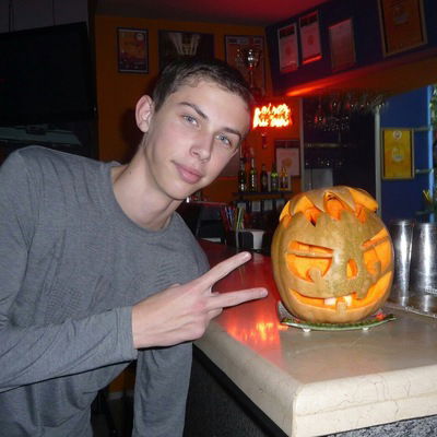 Саша Олейник