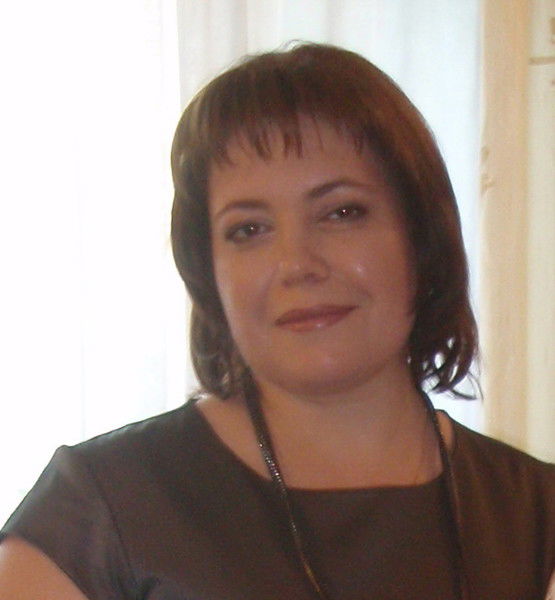Елена Костюченко