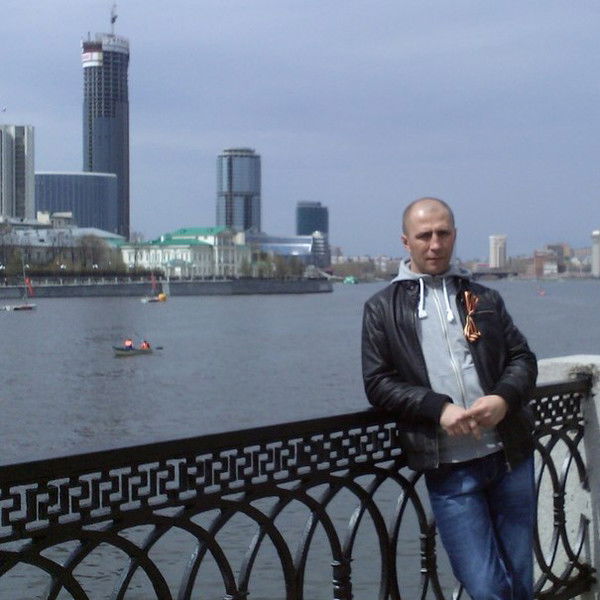 Игорь Хмелевский