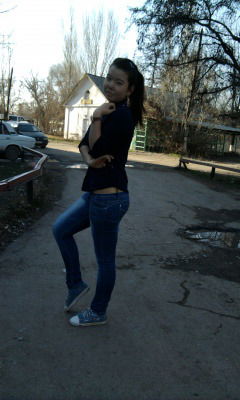 Капризная И Веселая Девушка