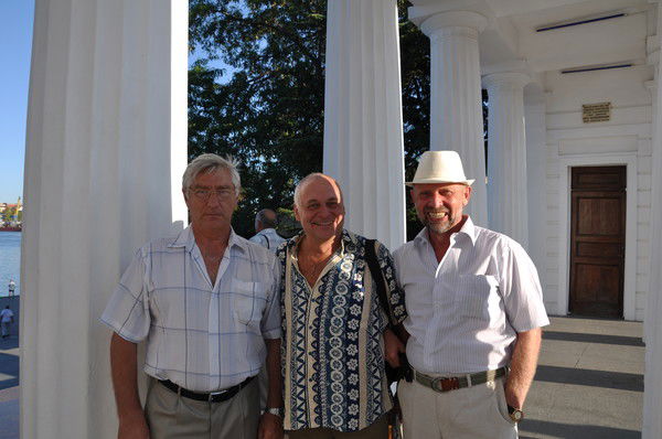 Анатолий Безручко