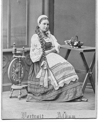 Елена Хаустова