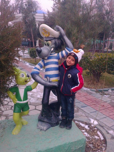 Илхом Азизов