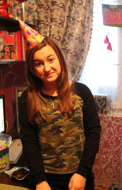 Оля Фролова