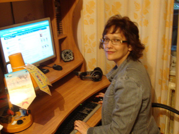 чего тебе не хватает в жизни ответ. 22bb8. чего тебе не хватает в жизни ответ фото. чего тебе не хватает в жизни ответ-22bb8. картинка чего тебе не хватает в жизни ответ. картинка 22bb8. Мой мужчина не поет мне о любви Серенады темной ночью под окном, Просто скажет: «Ты устала, отдохни! Я купил тебе любимое вино». Мой мужчина… он не любит ресторан, Но яичница на ужин – при свечах. И одним моим присутствием он пьян, Столько нежности всегда в его речах. Мой мужчина на внимание не скуп, Хоть и нет больших доходов у него, На обед сварить он может вкусный суп, И на диск запишет нужное кино. Мой мужчина на свиданье опоздал, Я ругалась про себя: «Вот ты каков!» Оказалось, что цветы он мне искал, Он не мог ко мне приехать без цветов. Из мужчин мне кто-то резко возразит: «Этим бабам лишь брильянты да меха!» Пусть на женщину свою он поглядит, Может, рядом совершенно с ним не та. Щедрость – вот мужчин достойная черта, Безразлично сколько денег у него, Он для женщины, которая нужна, Сможет праздник сделать просто из всего.