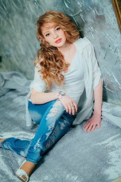 Настя Захарова