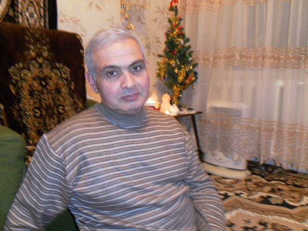 Анатолий Качаров