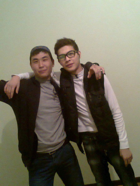 Данияр _________