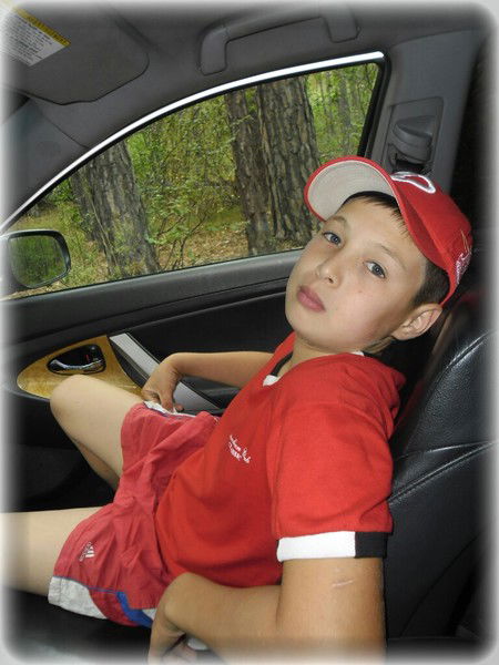 Махамбет... Kенжебаев