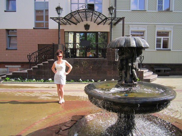 Оленька Попова