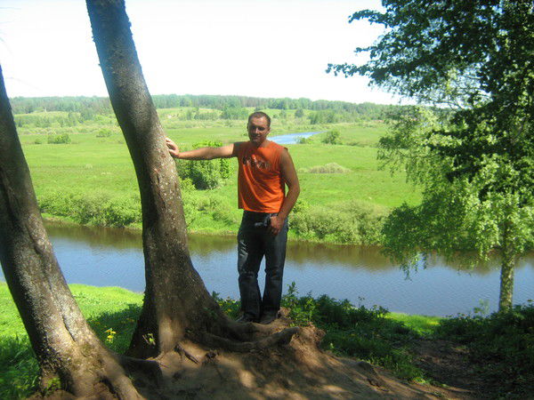 Максим Тихонов