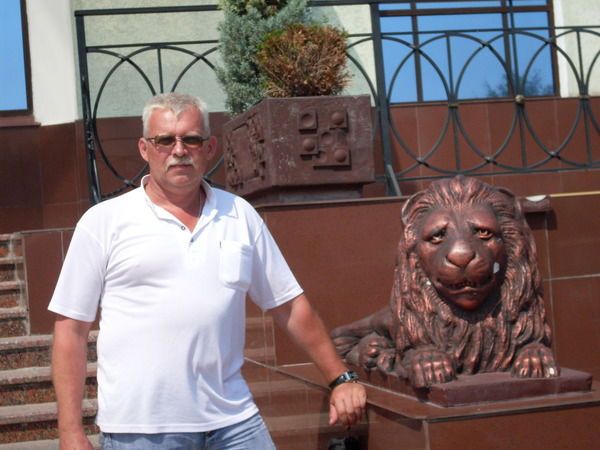 Сергей Костенко