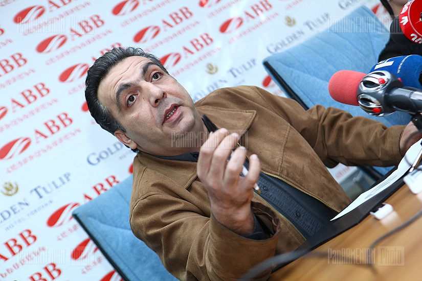 Роберт Агаронян