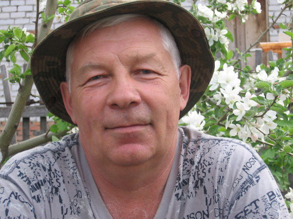 Виктор Петров