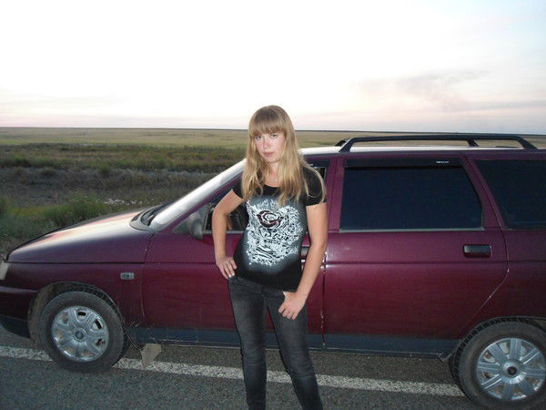 Юлька .....)))))