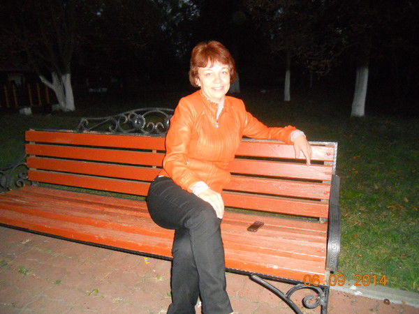 Элина Холчева