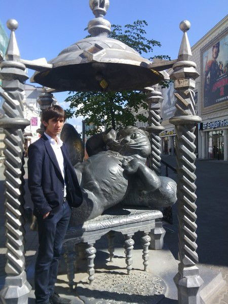 Влад Николаев