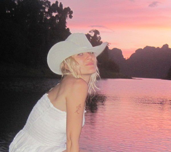 Александра Тихонова