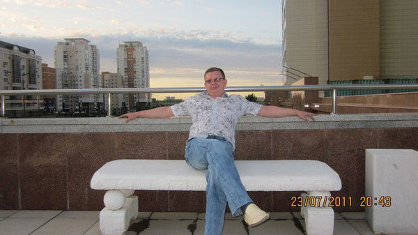 $$$Влад Апёнышев$$$