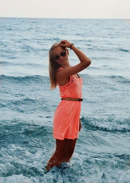 Тоня Малахова