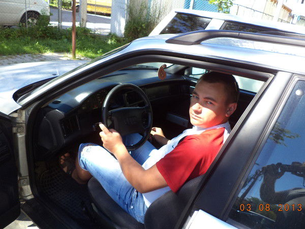 Олег Величко