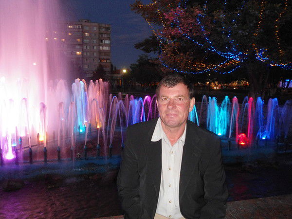 Виктор Сахаров