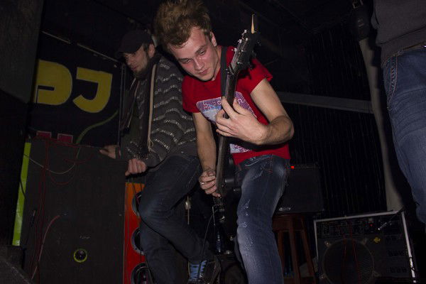 >>I Am Human Metal<<