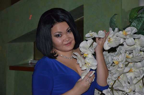 Брюнетка ************