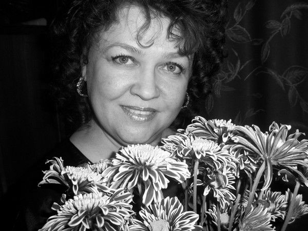 Лариса Ёлохова