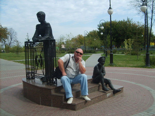 Олег Лавров