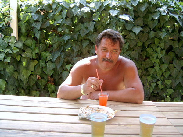 Виктор Карунос