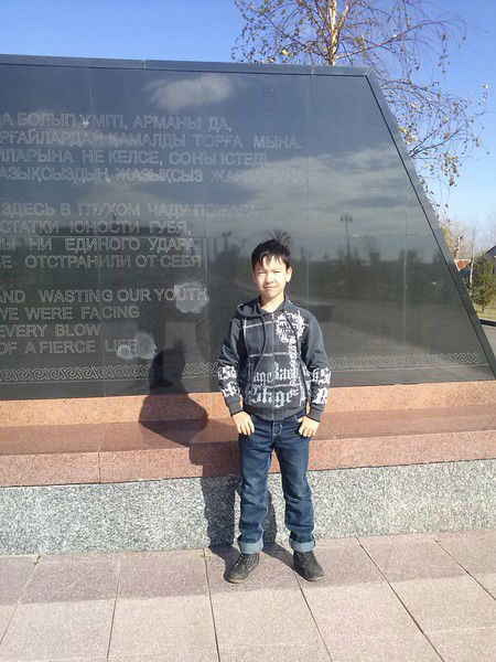 Айар Султанов