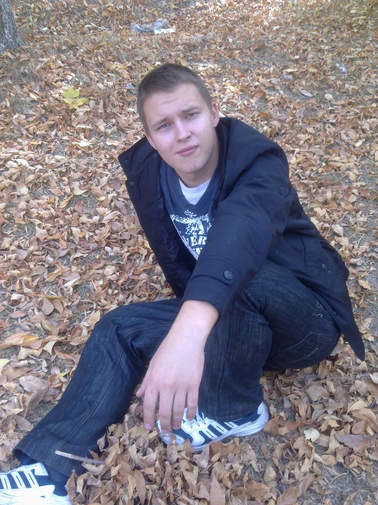 Денис Хмелёв